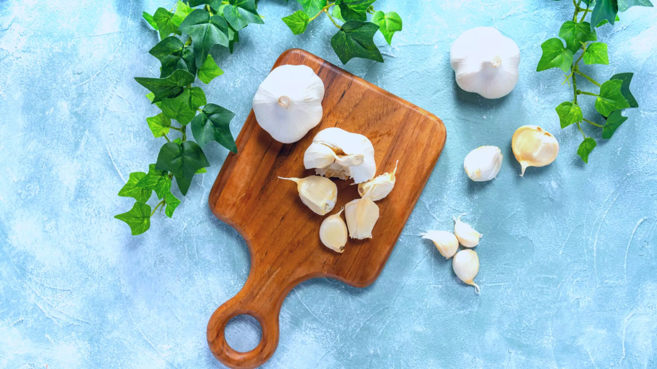 natural-home-remedies-for-dandruff-garlic-tamil